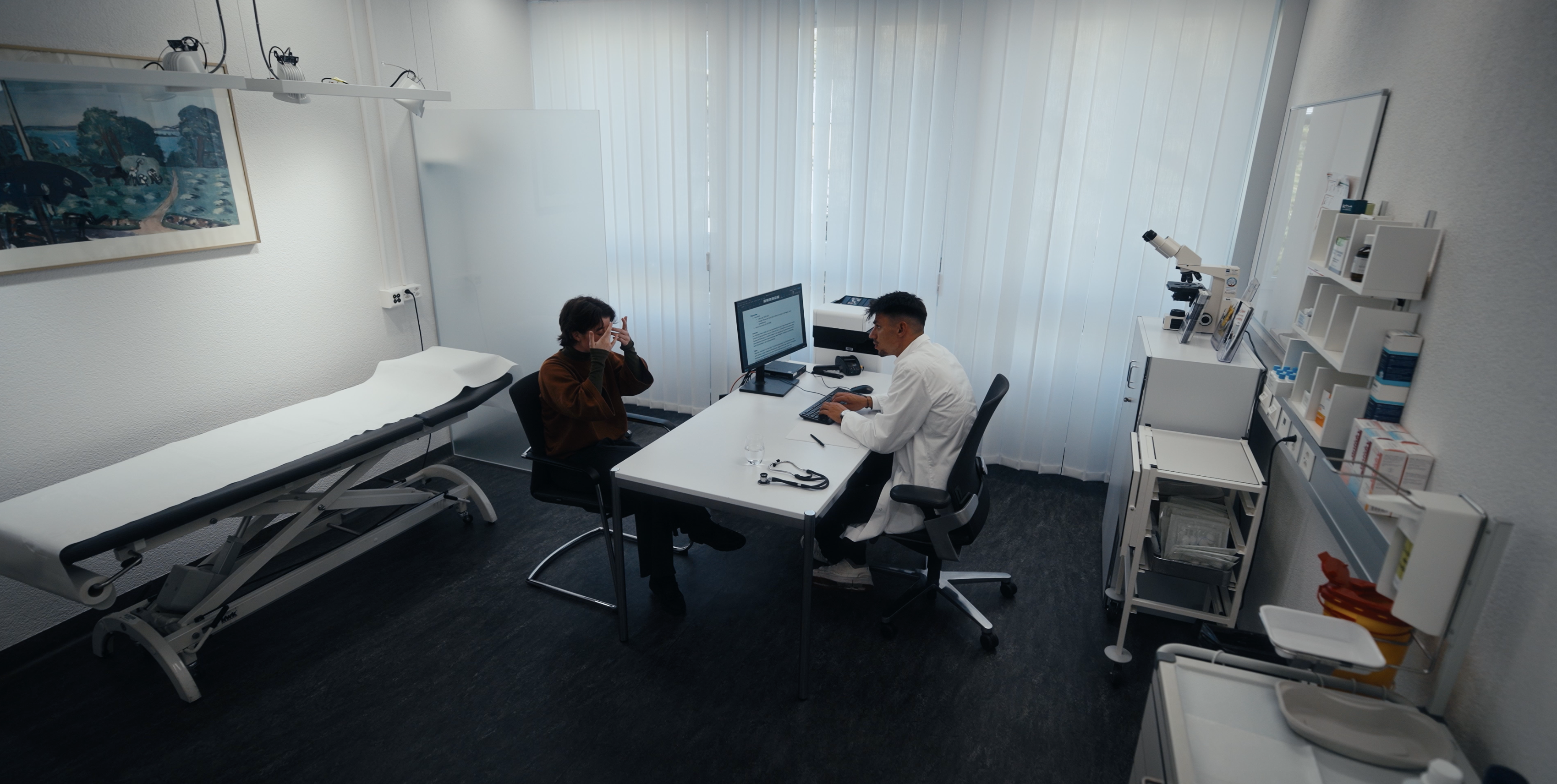 Arzt nutzt Haidy AI Scribe im klinischen Alltag